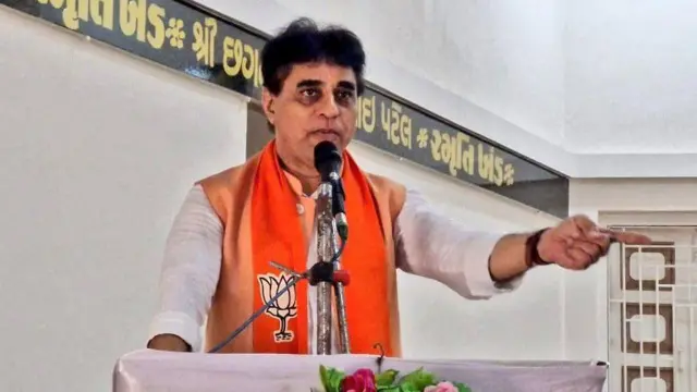 બીબીસી ગુજરાતી શિક્ષણ શાળા વિદ્યાર્થી ધોરણ 10 બોર્ડ પરીક્ષા અખિલેશ યાદવ હર્ષ સંઘવી પ્રફુલ પાનસેરિયા