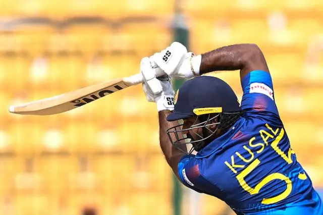 කුසල් ජනිත් විසින් හයේ පහරවල් දෙකක් සහ හතරේ පහරවල් 9ක් සමග පන්දු 22 කදී අර්ධ ශතයක් වාර්තා කළේය.