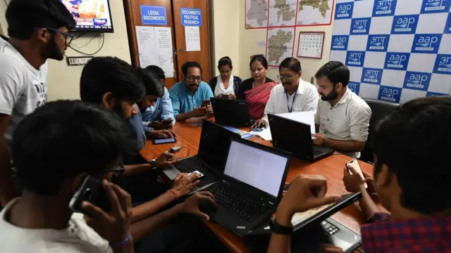 দিল্লিতে আম আদমি পার্টির 'ডিজিটাল ওয়ার রুম'। ২০১৯