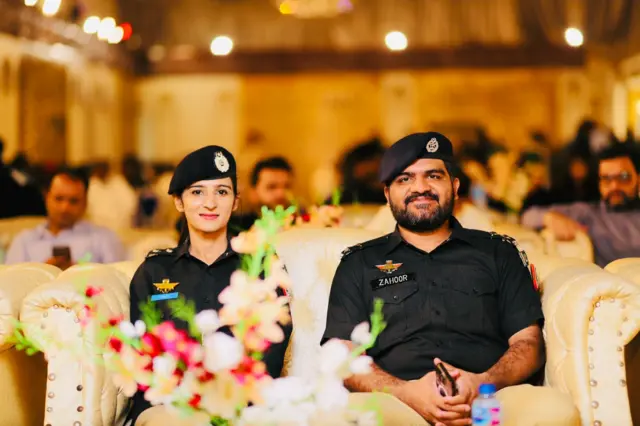 شکار پور کی خاتون ڈی ایس پی پارس بکھرانی اور ڈی ایس پی ڈاکٹر ظہور احمد سومرو