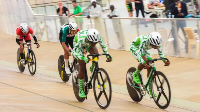 Nigerians dey cycle for di competition
