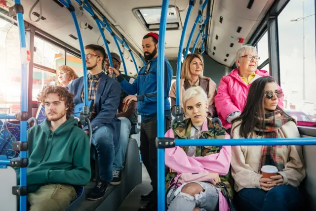 Коомдук транспорт чөнтөк уурулар үчүн эң ыңгайлуу жай.