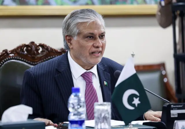 उप प्रधानमंत्री और विदेश मंत्री इशाक़ डार