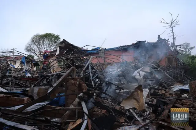 လေကြောင်းဗုံးထိမှန်ခဲ့တဲ့ လားရှိုးမြို့က လူနေအိမ်