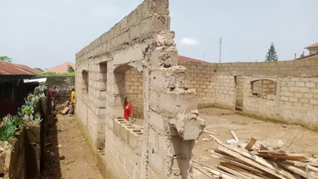 Aworan ṣọọṣi to wo lulẹ