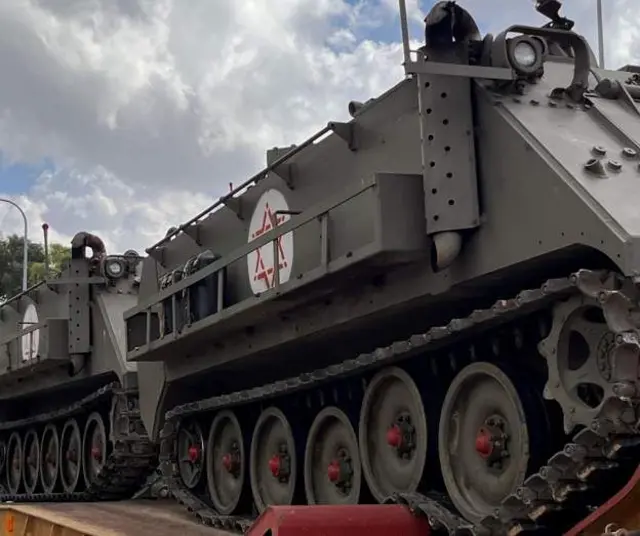 တင့်ကားတွေပါ ရွှေ့နေ 