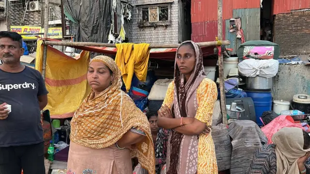 अनेक वर्षांपासून आम्ही इथे राहत असून याबाबतची कागदपत्रे आम्ही बीएमसीकडे दाखल केलं असल्याचं इथल्या नागरिकांनी म्हटलं.