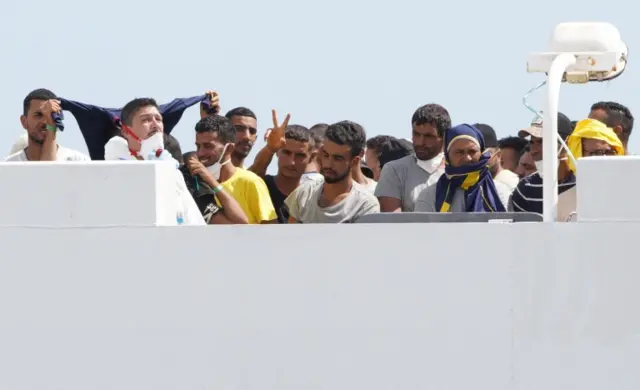 İ﻿talya donanmasının Akdeniz'de kurtardığı göçmenler