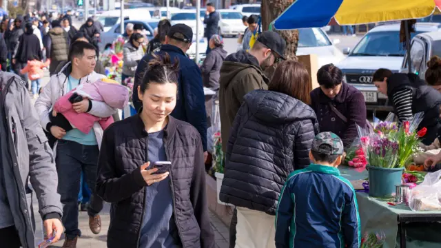 Жамгырдан кийинки козу карындай жайнаган жайма базарларда жайнаган гүл