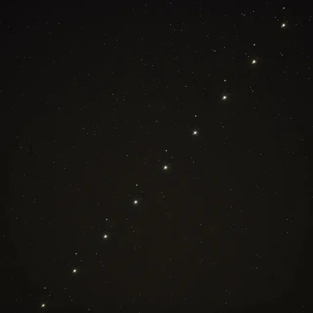 En 2024, il était possible de voir Mars et Jupiter en conjonction à l'œil nu, mais Vénus, Saturne, Uranus et Neptune seront également visibles en janvier 2025.
