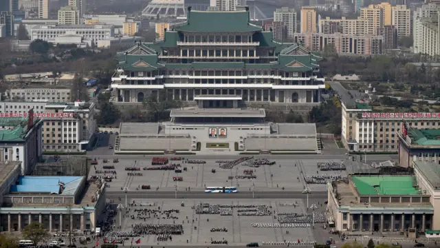 북한 평양 중심부에 위치한 김일성광장 전경