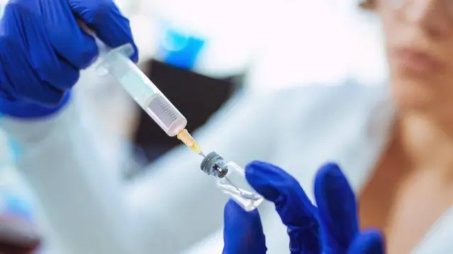 Kanser aşısı: İngiltere, BioNTech ortaklığında aşı üretmek için  çalışmalarını hızlandırıyor - BBC News Türkçe