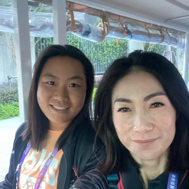 Wynne Prakusya (kanan) dan Janice Tjen di Asian Games Hangzhou 2022.