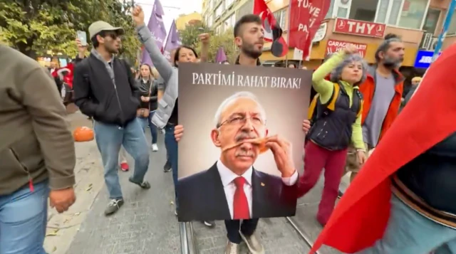 Kadıköy'de eylemde Kılıçdaroğlu ve Erdoğan'ın fotoğraflarından oluşturulan bir görsel.