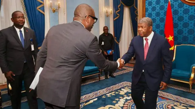 Ku wa gatanu, Perezida Tshisekedi yohereje intumwa ye Mambu Sita Sumbu isanzwe ikurikirana ibiganiro bya Luanda, ishyiriye ubutumwa Perezida João Lourenço wa Angola 