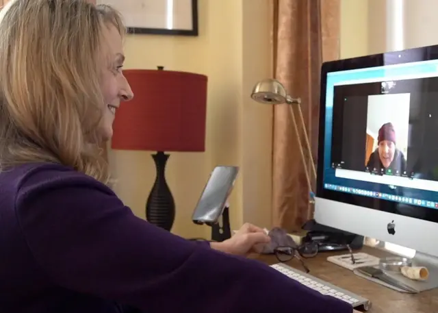 Kathy Seckler et sa jumelle identique Lori Pritzl entretiennent une relation affectueuse, 