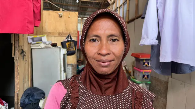 Neneng berharap suatu saat pemerintah akan mendampingi warga Kampung Bayam dalam memulihkan kehidupan mereka.