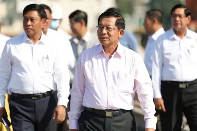 ဗိုလ်ချုပ်မှူးကြီးမင်းအောင်လှိုင်နဲ့ အတူတွေ့ရတဲ့ ဗိုလ်ချုပ်ကြီးတင်အောင်ဆန်း