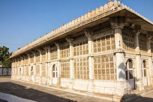 સરખેજ રોજા, અમદાવાદ, ગુજરાત હાઇકોર્ટ, બીબીસી ગુજરાતી