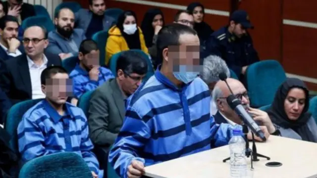 جلسه دادگاه متهمان پرنده قتل داریوش مهرجویی و وحیده محمدی‌فر