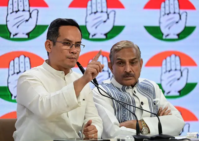 ওয়াকফ আইন পার্লামেন্টে পাস হওয়ার পর বিরোধী কংগ্রেসের সাংবাদিক বৈঠক