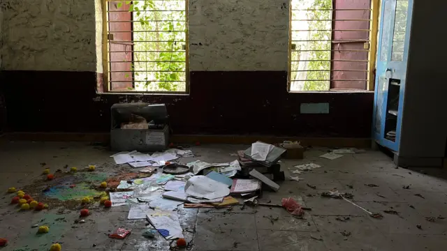 सरकारी शाळेचा फोटो