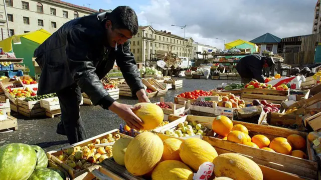 Rusiya bazar azərbaycanlı