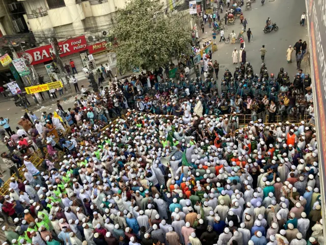 পুলিশের বাধার মুখে গণমিছিলকারীরা ফিরে যান