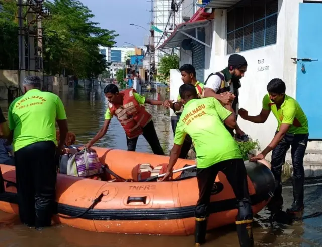 சென்னை மழை வெள்ளத்தில் சிக்கிய பாலிவுட் நடிகர் அமீர்கான்