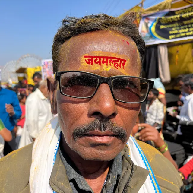 माळेगाव यात्रेत सहभागी झालेले भाविक