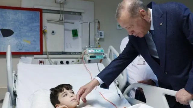 ভূমিকম্প-পরবর্তী পরিস্থিতি সামাল দিতে এরদোয়ান সরকারের বিরুদ্ধে ব্যর্থতার অভিযোগ ওঠেছে