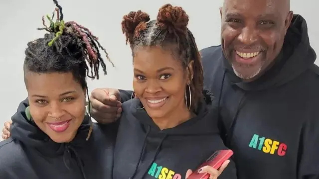 Rasheeda Watts-Pearson (à esquerda) e voluntários da organização A1 Stigma Free