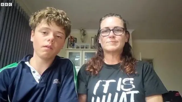 ఆస్టిన్, తల్లి జోవాన్, ఆస్ట్రేలియా, సముద్రం, సాహసం, ఈత, విహారయాత్ర, ప్రమాదం