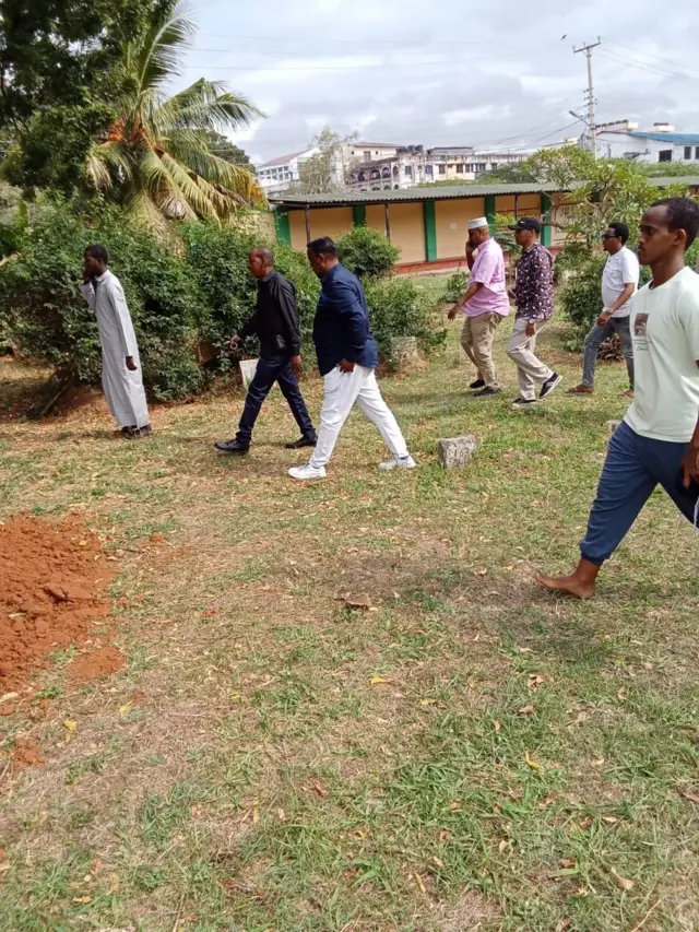 Cabdulqaadir oo sheegay in arintani anaay ahayn mi curad ah ayaa ka codsaday maamulka gobolka in guryaha la baaro marka la dhisayo oo l a hubiyo badqabkooda „ Sanadkii lasoo dhaafay gabar ayaa ku dhimatay shil noocaan oo kale ah” ayuu yiri Cabdulqaadir 