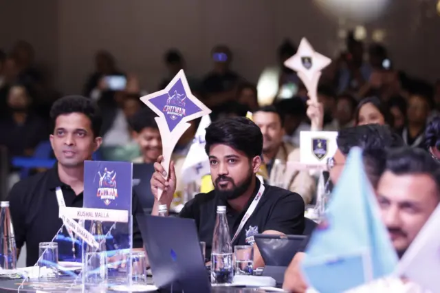 एनपीएलको अक्सन