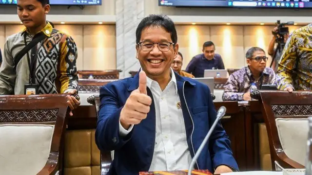 Menteri Keuangan Purbaya Yudhi Sadewa bersiap mengikuti rapat kerja bersama Komisi XI DPR di Kompleks Parlemen, Senayan, Jakarta, Selasa (30/9/2025).