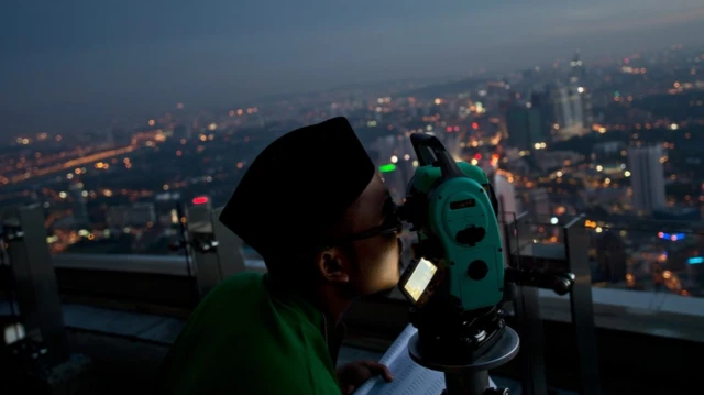 Muslimoonni hedduun teleskoppii fayyadamuun addeessi mul'achuu adda baasanii guyyaa Iidii murteessu