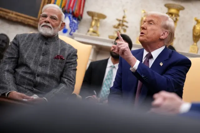 இந்தியாவிற்கும் பாகிஸ்தானுக்கும் இடையிலான சண்டை நிறுத்தத்தில் தன்னுடைய பங்கு பற்றி பெருமிதப்படும் டொனால்ட் டிரம்ப்