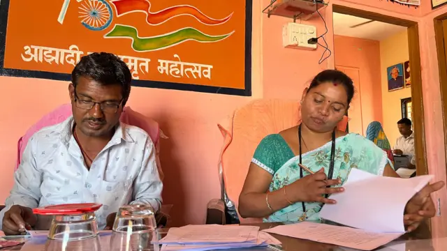 दारुच्या विरोधात आणि पाण्याच्या बाजूने लढणारी नंदुरबारची कणखर सरपंच