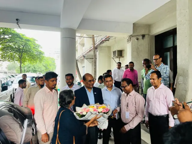 Officials and employees of the secretariat are welcoming the new advisers with flowers