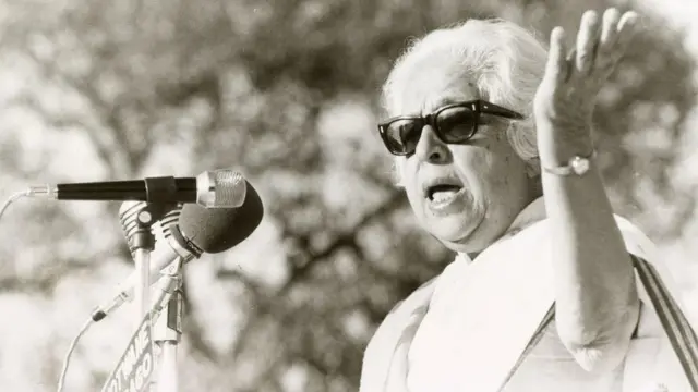 وجے لکشمی پنڈت نے 1977 میں اندرا کے خلاف مہم چلائی تھی۔ 