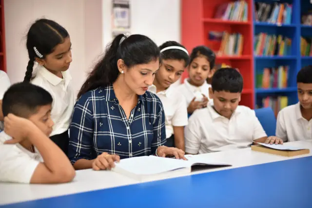 'आम्ही प्रवेश देणार नाही,' इंग्रजी शाळांच्या भूमिकेमुळे RTE अंतर्गत प्रवेश नाही?