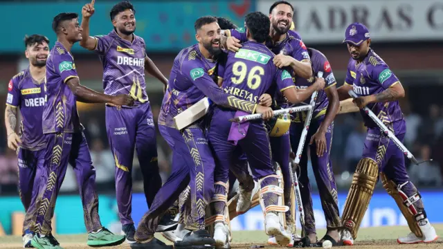 තෙවන වරටත් ඉන්දීය ප්‍රිමියර් ලීග් ශුරතාවය තමන් සතුකර ගැනීමට කොල්කටා නයිට් රයිඩර්ස්‌ කණ්ඩායම (මැයි 26 වැනිදා) සමත් විය. ඒ සන්රයිසස් හයිද්‍රාබාද් කණ්ඩායම කඩුලු 08 කින් පරාජයට පත් කරමිනි.