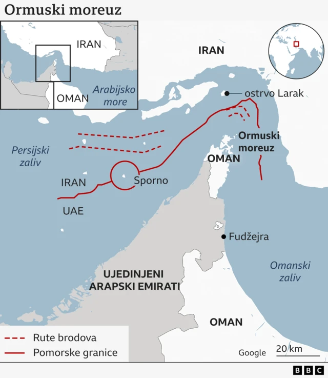 Mapa prikazuje gde se Ormuski moreuz nalazi u Omanskom zalivu, ključnoj ruti za globalni transport nafte. Moreuz se nalazi između Irana i poluostrva Ujedinjenih Arapskih Emirata i Omana. Mapa takođe prikazuje zemlje u širem regionu Bliskog istoka, uključujući Saudijsku Arabiju, Irak, Jordan i Izrael.
