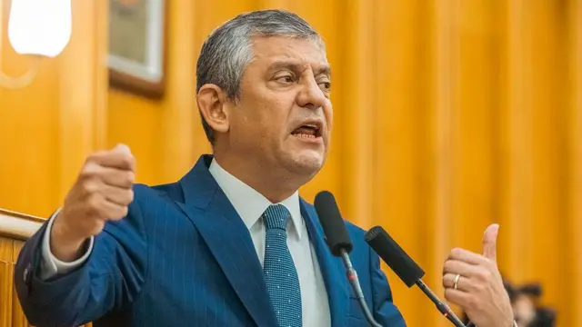 Özgür Özel 2 Haziran'da partisinin grup toplantısında kürsüden konuşuyor