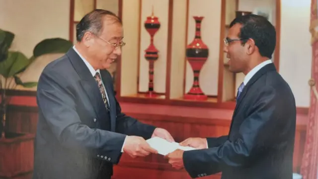 मालदीव के लिए चीन के पहले राजदूत यू होंगयाओ, राष्ट्रपति नाशीद