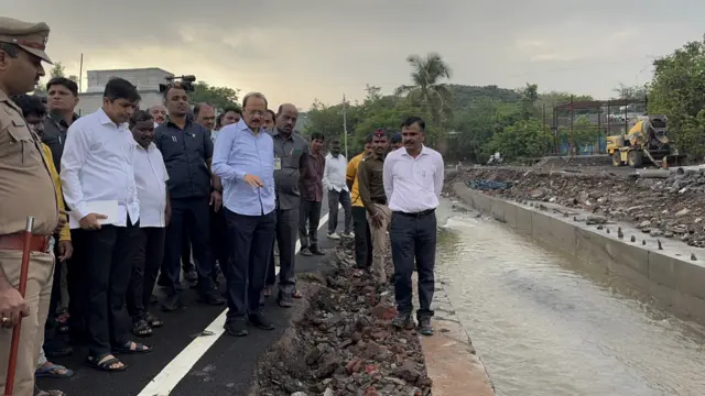 उपमुख्यमंत्री अजित पवार यांनी निंबोडी, शेटफळगढे, मदनवाडी आणि भिगवण इथल्या अतिवृष्टी ग्रस्त ठिकाणांची पाहणी केली.