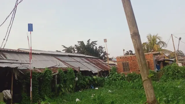 ၁၃ ပေ x ၁၆ ပေ အိမ်ခန်းလေးကို တစ်လ ကျပ် ၉ သောင်းနဲ့ ငှားနေကြ