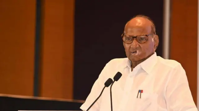 अंतरवाली सराटी गावात जाऊन शरद पवार यांनी आंदोलकांना संबोधित केलं.