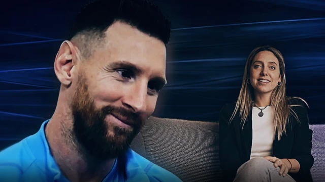 ميسي مع مذيعة تلفزيون